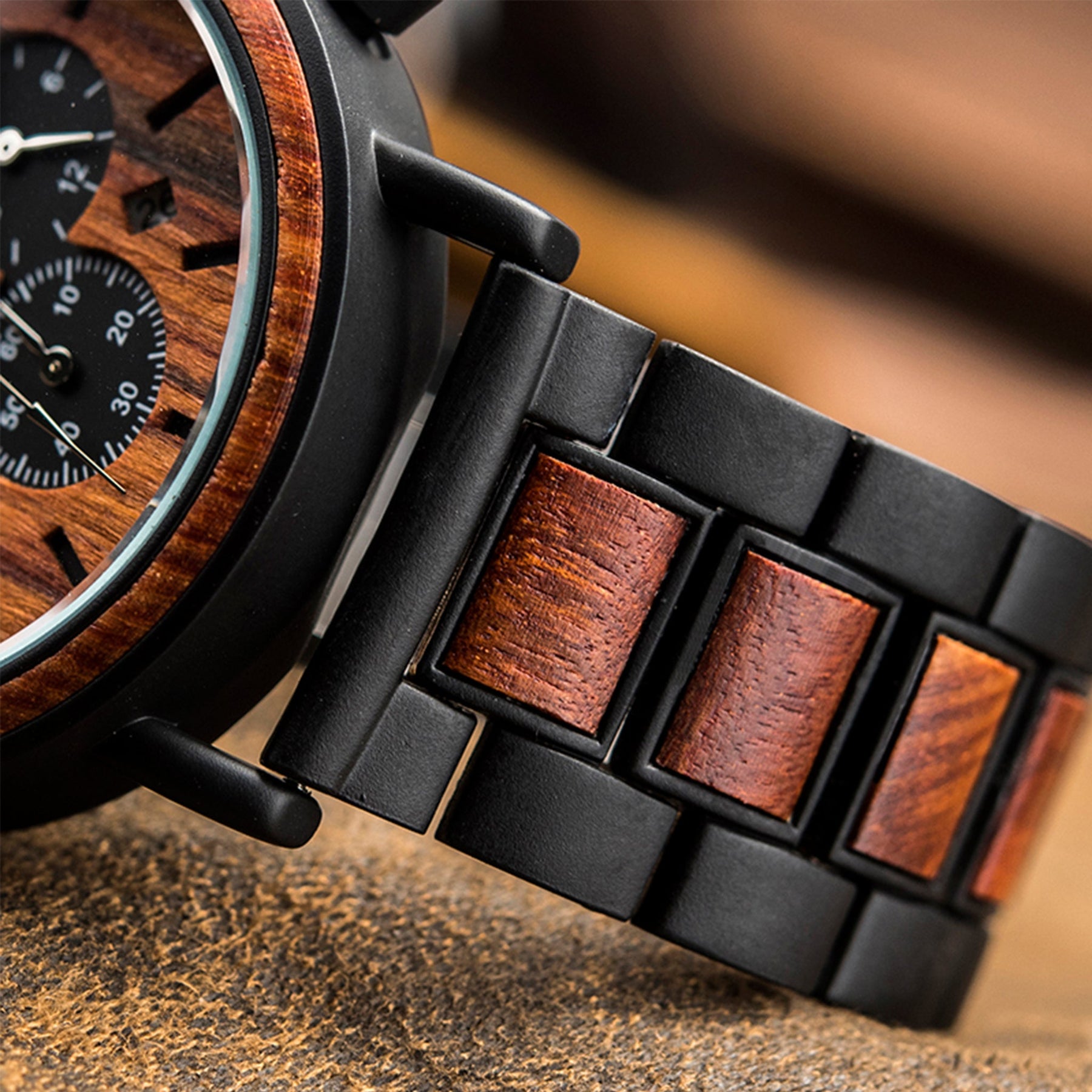 The black metal and red sandalwood bracelet of the black metal and red wood men watch